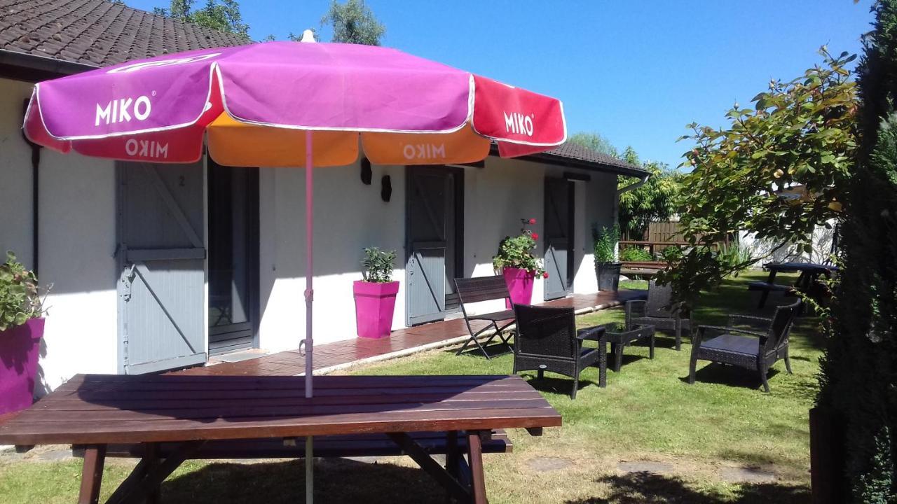 Les Garennes Bed & Breakfast Favieres  Ngoại thất bức ảnh